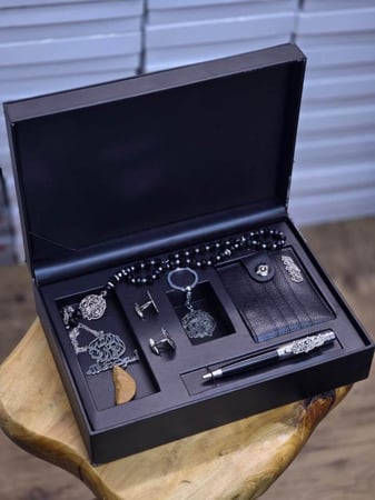 طقم نحت ملكي بالاسم رجالي