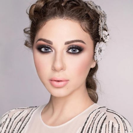 أمارا آش جراي-زينة