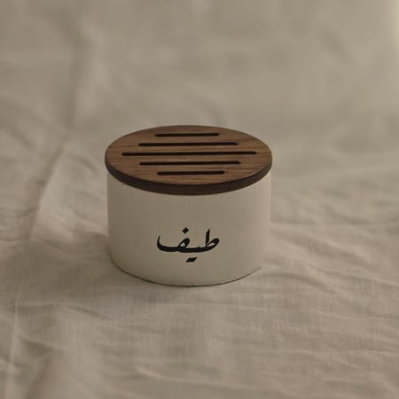 مبخرة بغطاء خشبي  بالاسم
