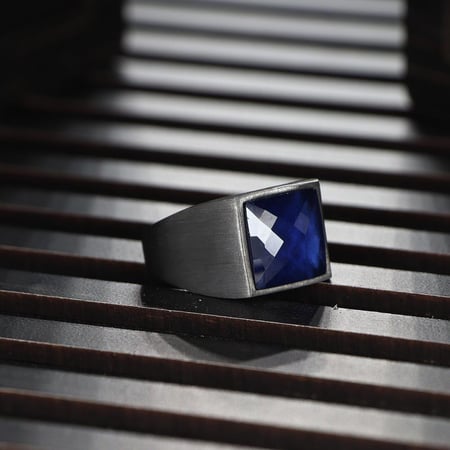 خاتم فضة راقي مرصع بحجر زركون أزرق مميز