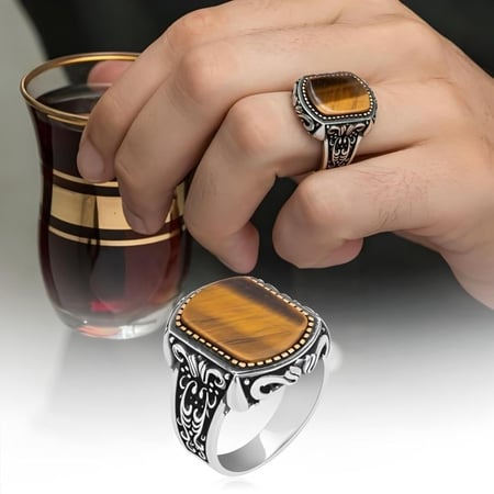 خاتم راقي بصياغة مميزة من الفضة الخالصة بحجر عقيق عين النمر