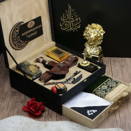 بوكس رجالي فخم بتصميم الإسم والعبارة حسب الطلب