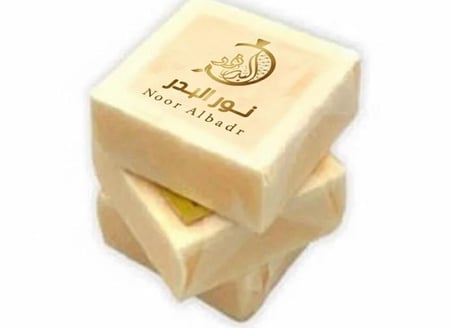 مكعبات مسك جامد متوفر لون ابيض و برتقالي