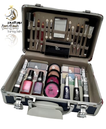 شنطه مكياج حديد كبير