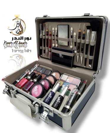 شنطه مكياج حديد كبير