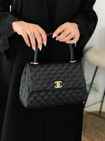 شنطة نسائية شعار ذهبي