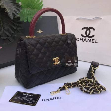 شنطة نسائية شعار ذهبي