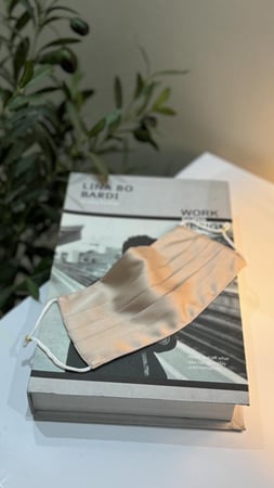 كمام حرير عسلي مدرج بمثبت انف