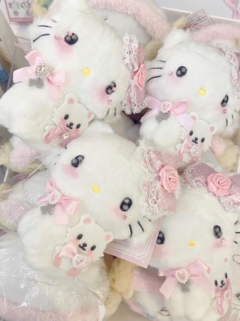 تعليقة دمية تشارمي كيتي مزينه | plushie of charmmykitty