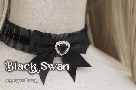 Black swan choker