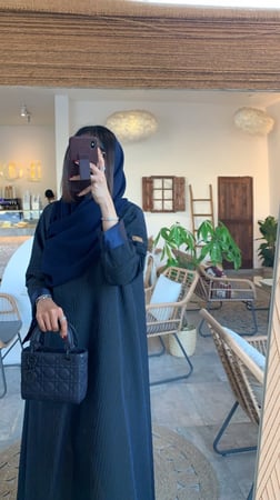 عباية خام جاكار الموديل نص كلوش اللون كحلي