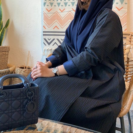 عباية خام جاكار الموديل نص كلوش اللون كحلي