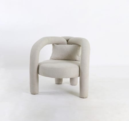 كرسي أنيق ومريح بتصميم مميز لون بيج