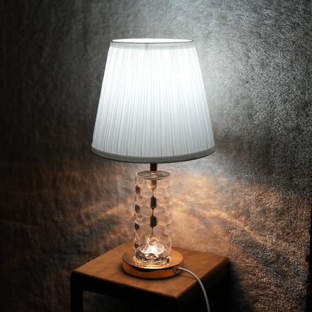 اباجورة طاولة بتصميم مودرن لون ذهبي و ابيض مقاس 48 سم