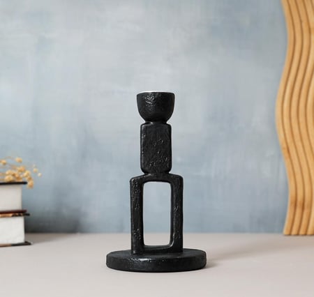 شمعدان سيراميك بتصميم فريد باللون الأسود مقاس 17 سم