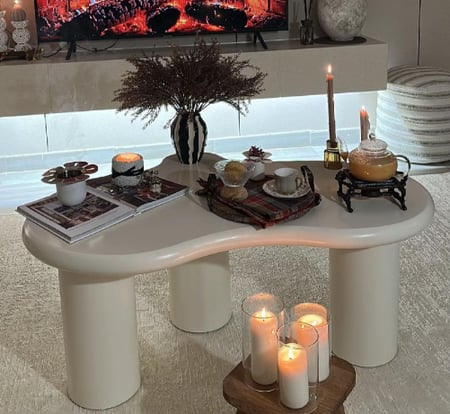طاولة ضيافة خشب أبيض بتصميم مودرن