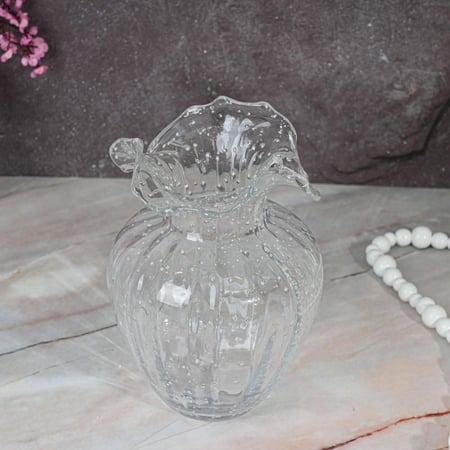 فازة زجاج بتصميم عصري علي شكل زهرة لون شفاف مقاس 14x23 سم