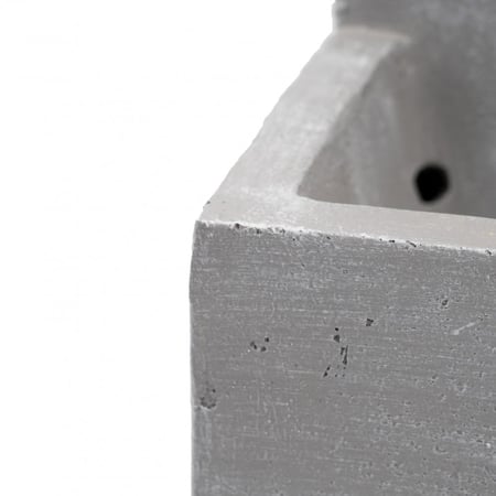 نافورة علي شكل صنبور للمياه باللون الرمادي / البني  مقاس 30x37x90 سم