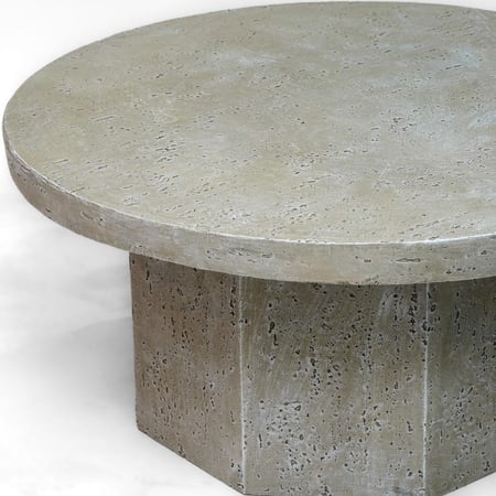 طقم طاولات مصنوع من الجبس بتصميم مميز باللون البيج