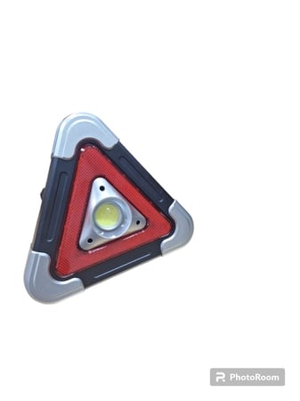 مثلث مروري كهرباء طاقة شمسية