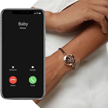 اسوارة توتو تهتز وتضيئ