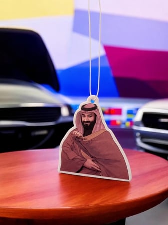 تعليقة سيارة معطرة - بتصميم الأمير محمد بن سلمان " شكل مختلف "