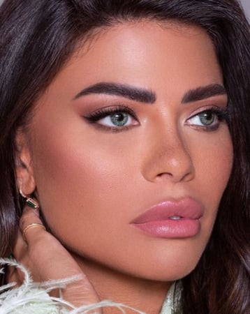 عدسات تجميلية ملونة من Pesti 1905 بتدرجات متعددة زوج واحد