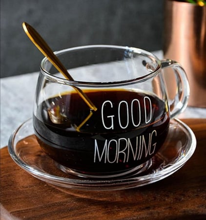 كوب زجاجي شفاف