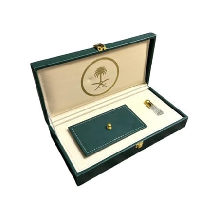 شنطة جلد إيطالي زيتي مستطيلة 1 ربع توله (فارغة)