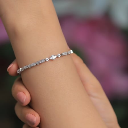 أسوارة ذهب عيار 18 بوزن 5 غرام تجسد الفخامة الراقية والجمال المستوحى