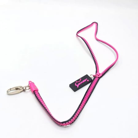 علاقة اسم سحاب من سوار ( وردي وأسود )