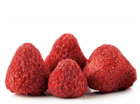 فراولة مجفف بالتبريد حبة كاملة نص كيلو