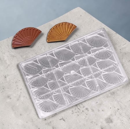 قالب  شوكولاتة شكل مروحه بجودة عالية المقاس 6.3*3.5سم ارتفاع 4مل