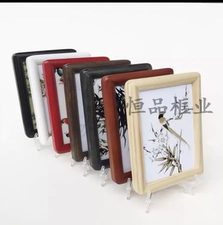 استاند اكريلك متوفر ٣ مقاسات