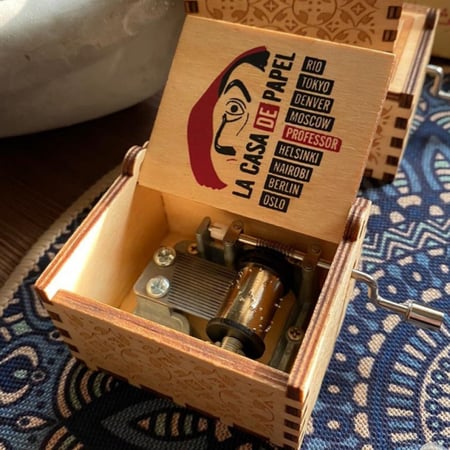 صندوق موسيقى ( البروفيسور )