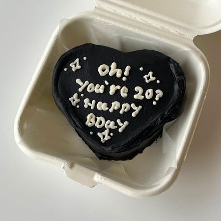 Lunchbox Black Heart Cake