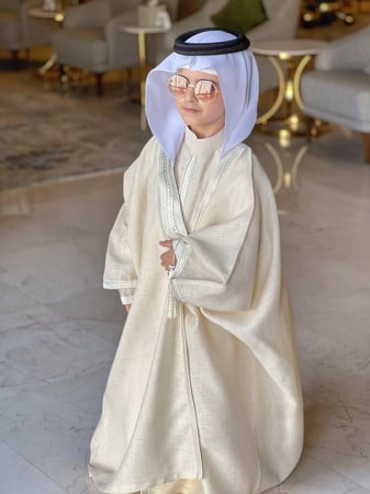 طقم البشت للأطفال بالإسم