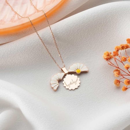 قلادة روز بالاسم مطلي ذهب