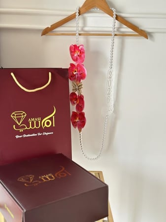 عقد التخرج – فخامة ونعومة في لحظة التتويج