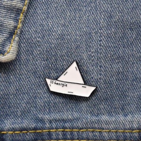 بروش قارب باللون الابيض عدد 1