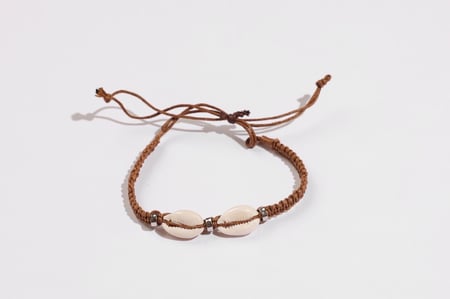 سوار ب صدف البحر بني