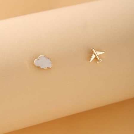 حلق أذن شكل الطائرة و السحابه باللون الذهبي