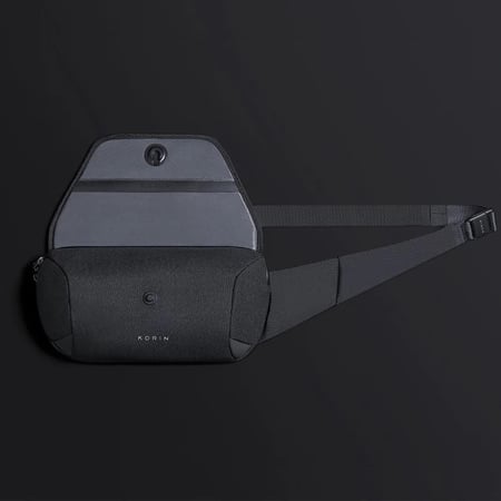 حقيبة خصر كروسبودي صغيرة لون اسود للرجال