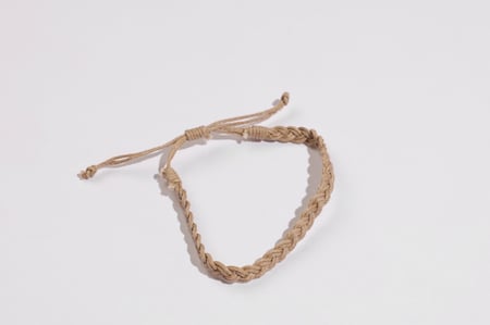 سوار خيط رمادي