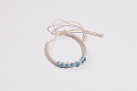 سوار بالحجر ازرق