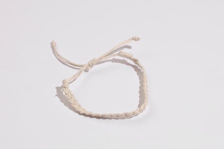 سوار خيط رمادي