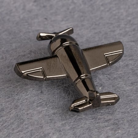 بروش طائرة رمادي غامق لامع