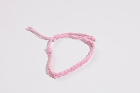 سوار خيط رمادي