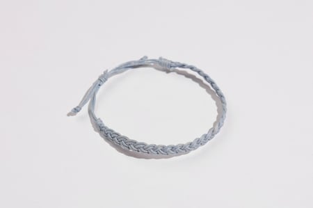 سوار خيط رمادي