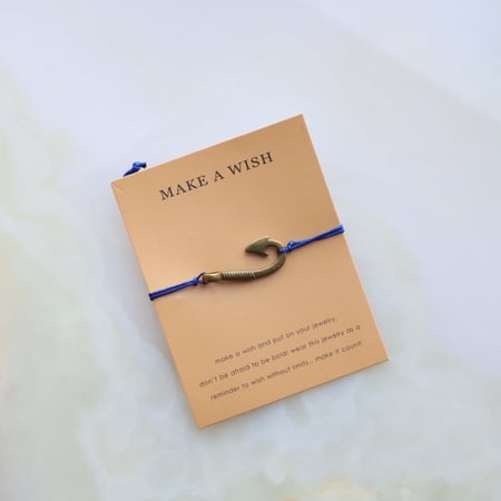 سوارة بشكل الطعم وخيط نحيف من فوندو